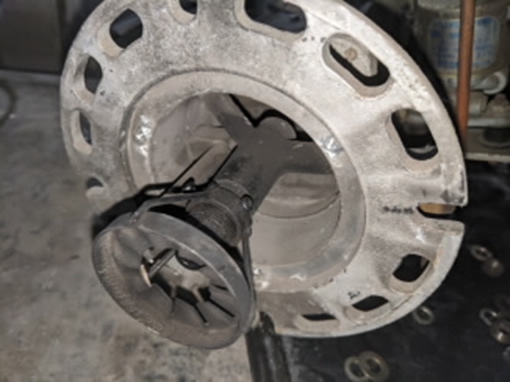 9.オイルバーナ（2号機）修理<br>点火部内部汚れ状態