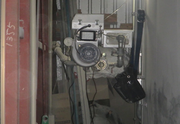 2.ブースガスバーナー（最奥部）<br>修理作業前