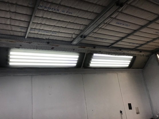 ＬＥＤ照明　2本玉切れ交換