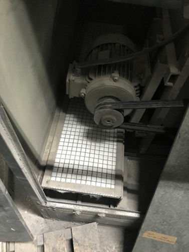 熱風循環フィルタ―交換する