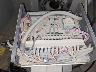 12．バーナ1号機<br>　リレー基板ミスト堆積状（エアブロー清掃済）