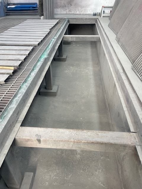 ピット内2：ミスト除去作業する