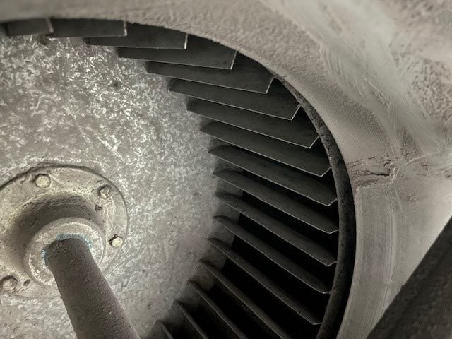 排気ファン：羽ミスト除去作業